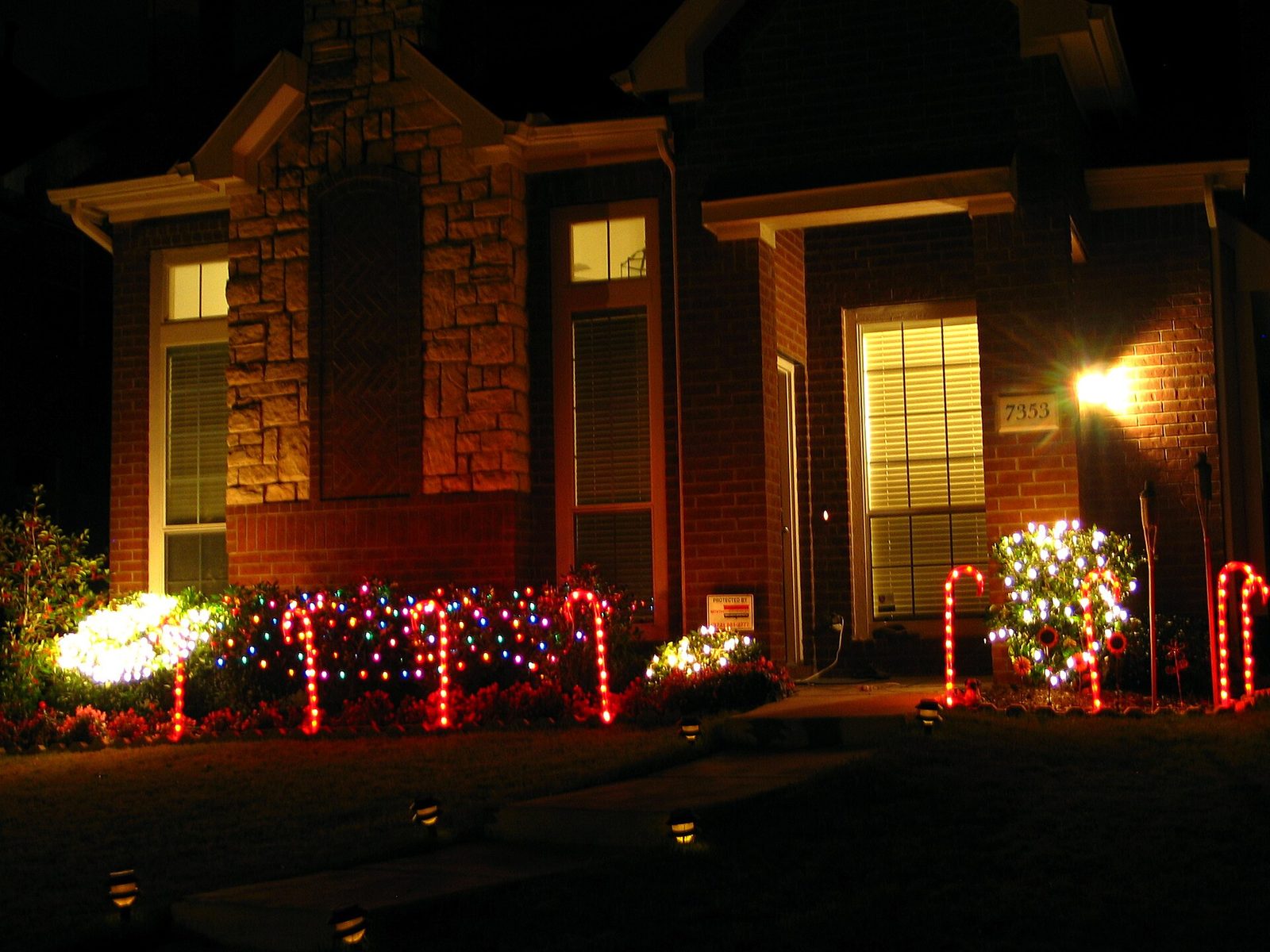 A brick house outlined in red and white bulbs, among the best Christmas lights in Dallas and free to see