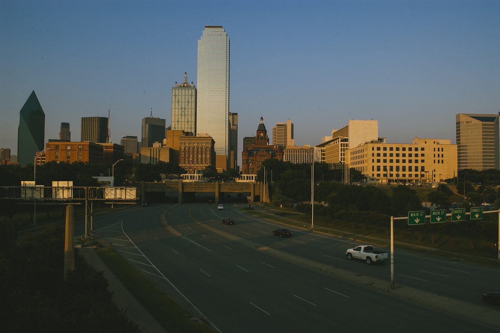 Dallas Nightlife Guide: Best Bars, Clubs, Live Music & Nightlife Districts