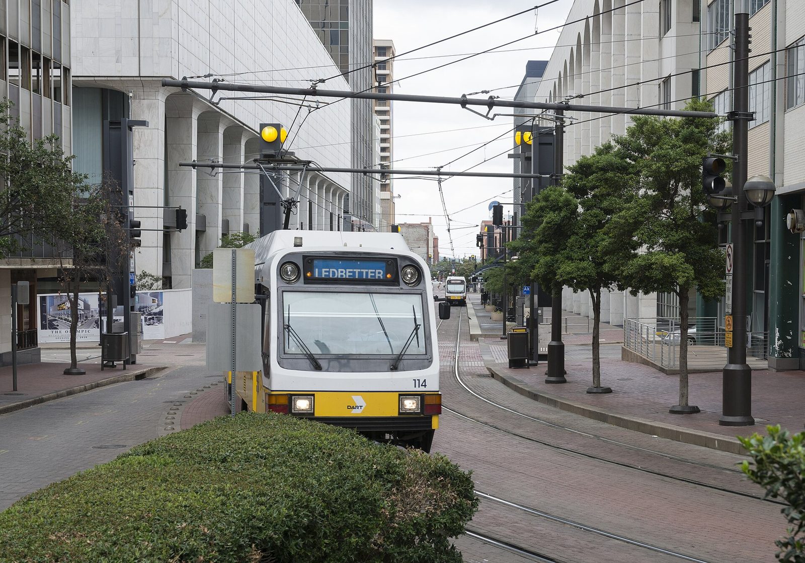 Getting Around Dallas: DART, Driving, Rideshare and Parking