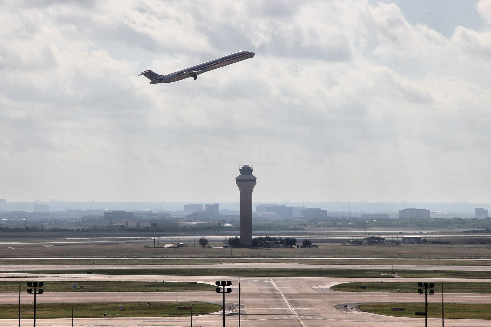 Dallas Airports Guide: DFW, Love Field and Ground Transportation