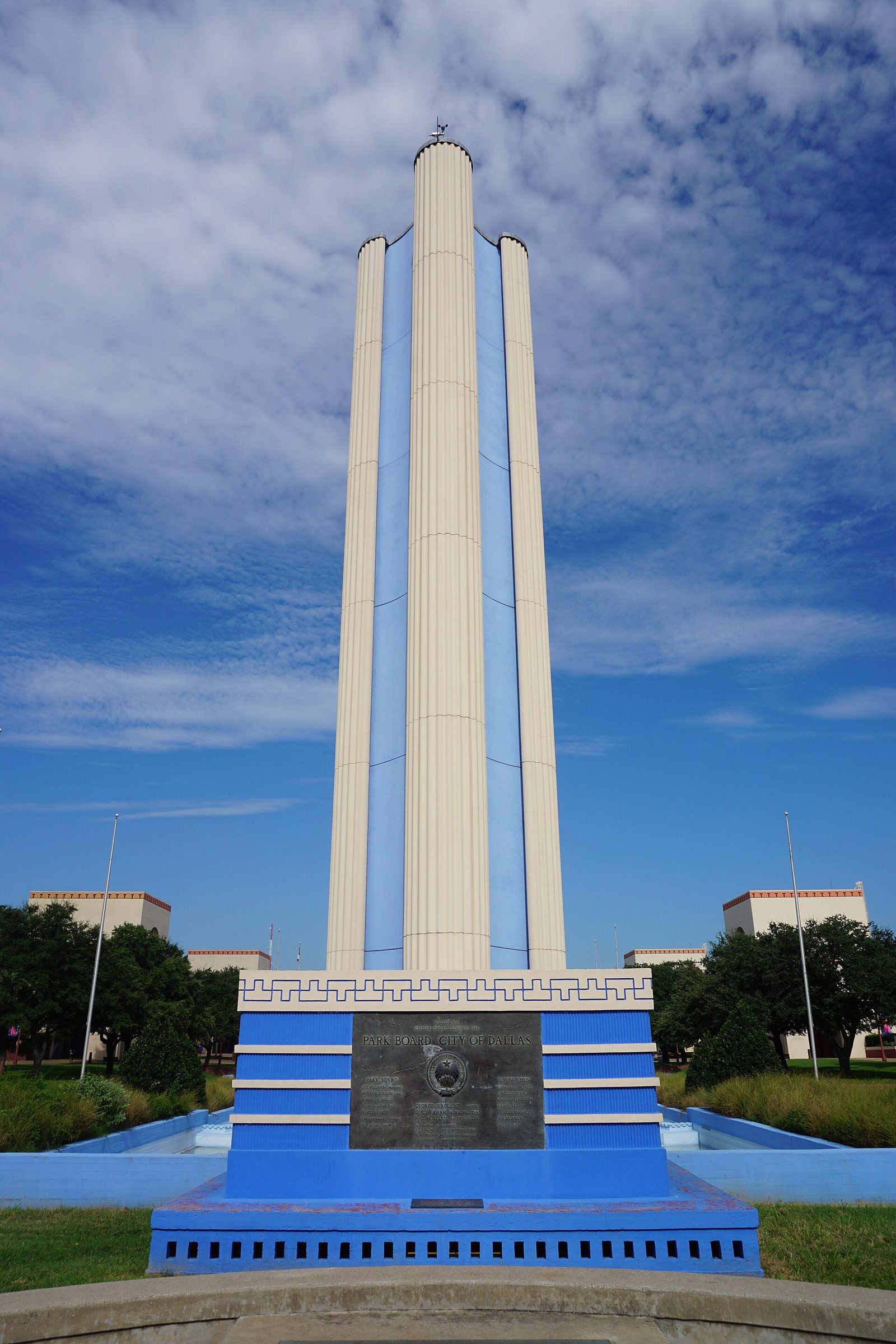 Art deco tower and colonnade on the Esplanade at Fair Park in Dallas under a blue sky